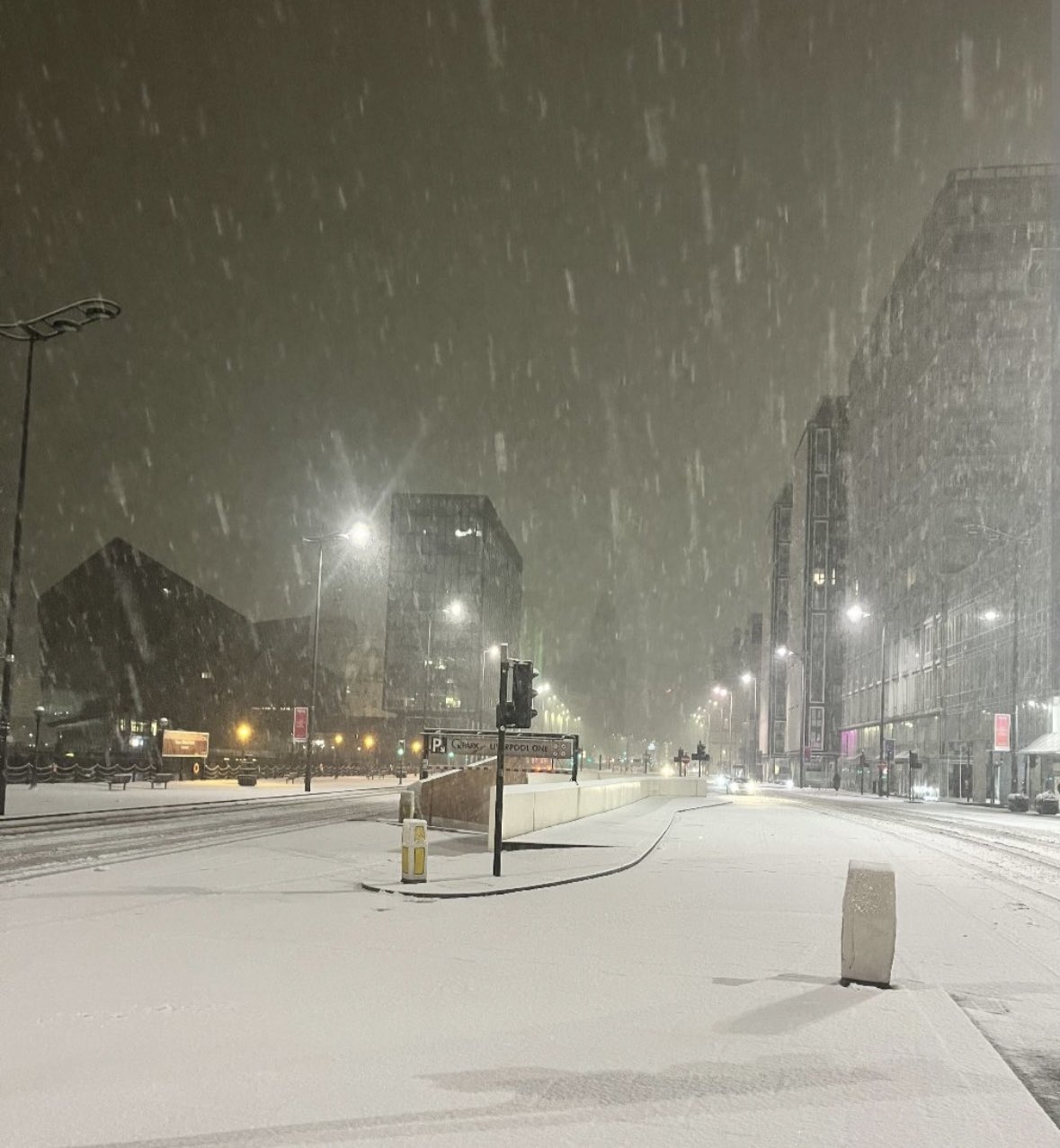  老天上强度？利物浦比赛日遭遇的恶劣天气：狂风、浓雾、大雪……