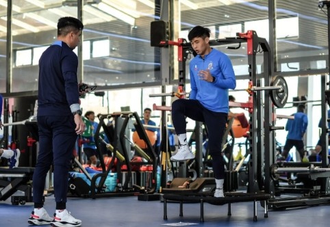  加紧备战新赛季！申花中场戴伟浚晒健身房训练照：2025⚽️开工啦