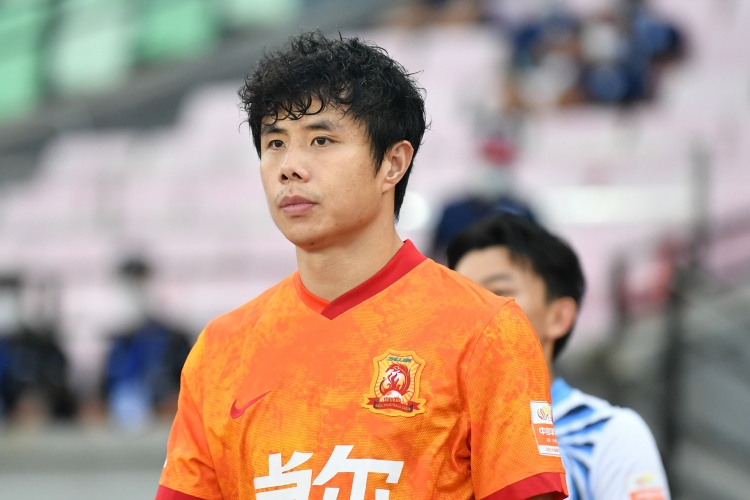  记者：蒿俊闵有望再度追随李霄鹏，加盟青岛海牛教练组