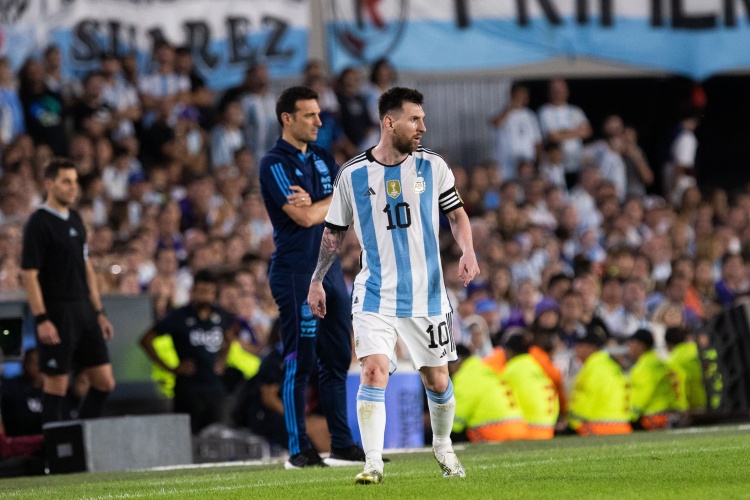  梅西的FIFA最佳教练投票：1斯卡洛尼、2瓜迪奥拉、3德拉富恩特