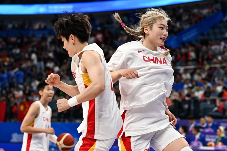  两位寿星！祝中国女篮球员李梦和杨力维30岁生日快乐！
