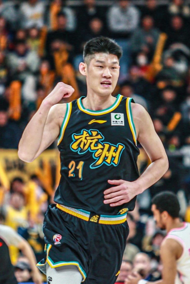  攻防两端依旧稳定！胡金秋出场42分钟10中6砍17分16板 正负值+6