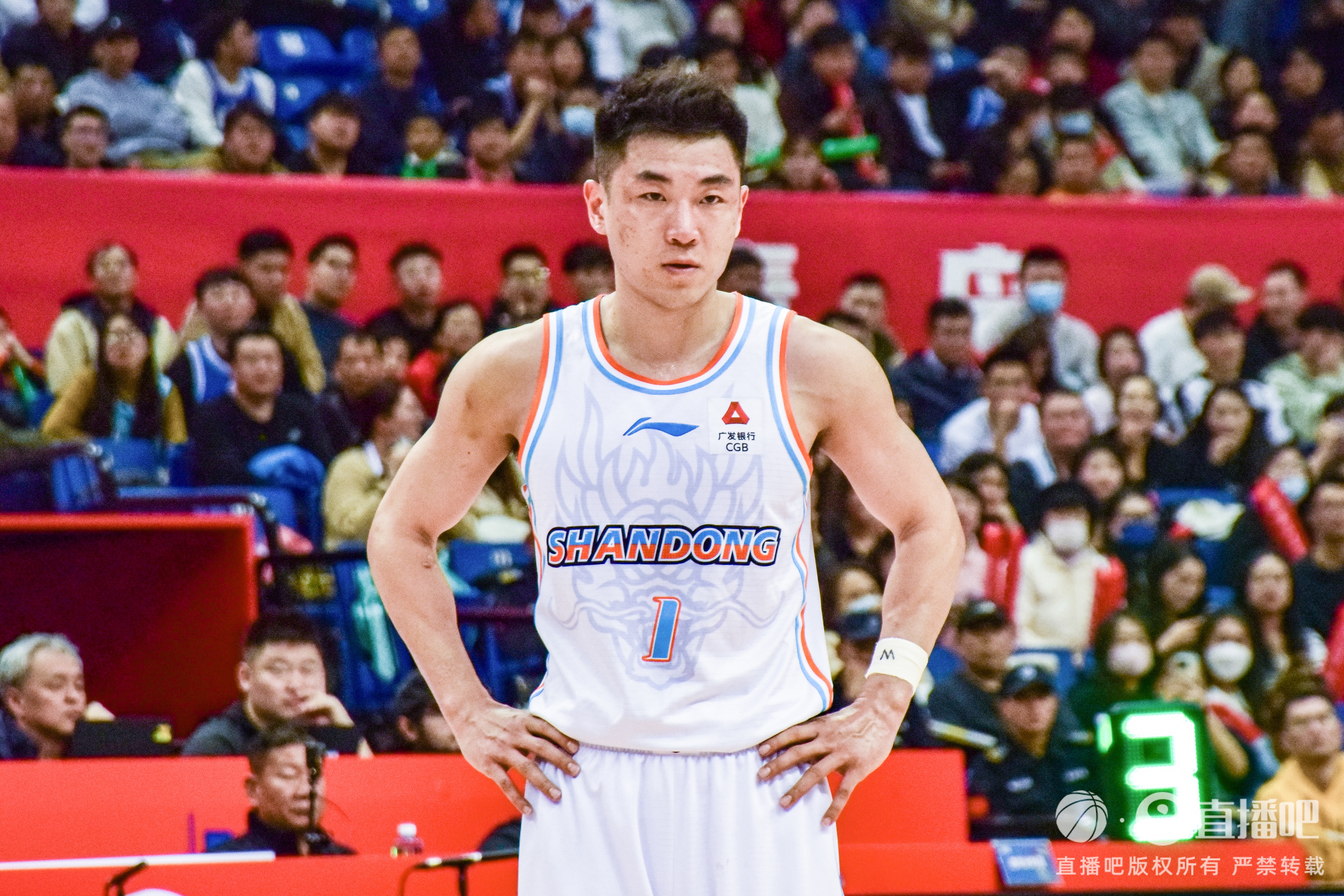  打得还行！高诗岩13中5拿到13分4板5助6断 4次失误