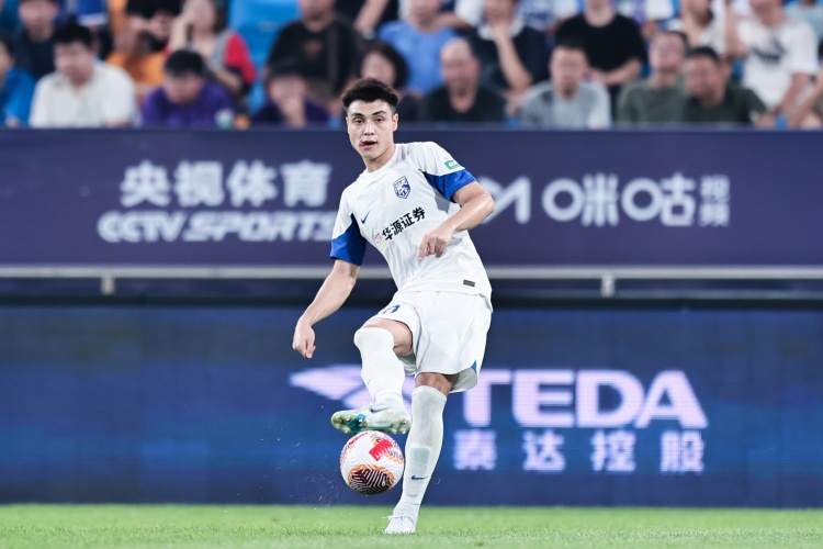  满血复活！吾米提江去年8月颅骨骨折，复出后接连入选国青和国足
