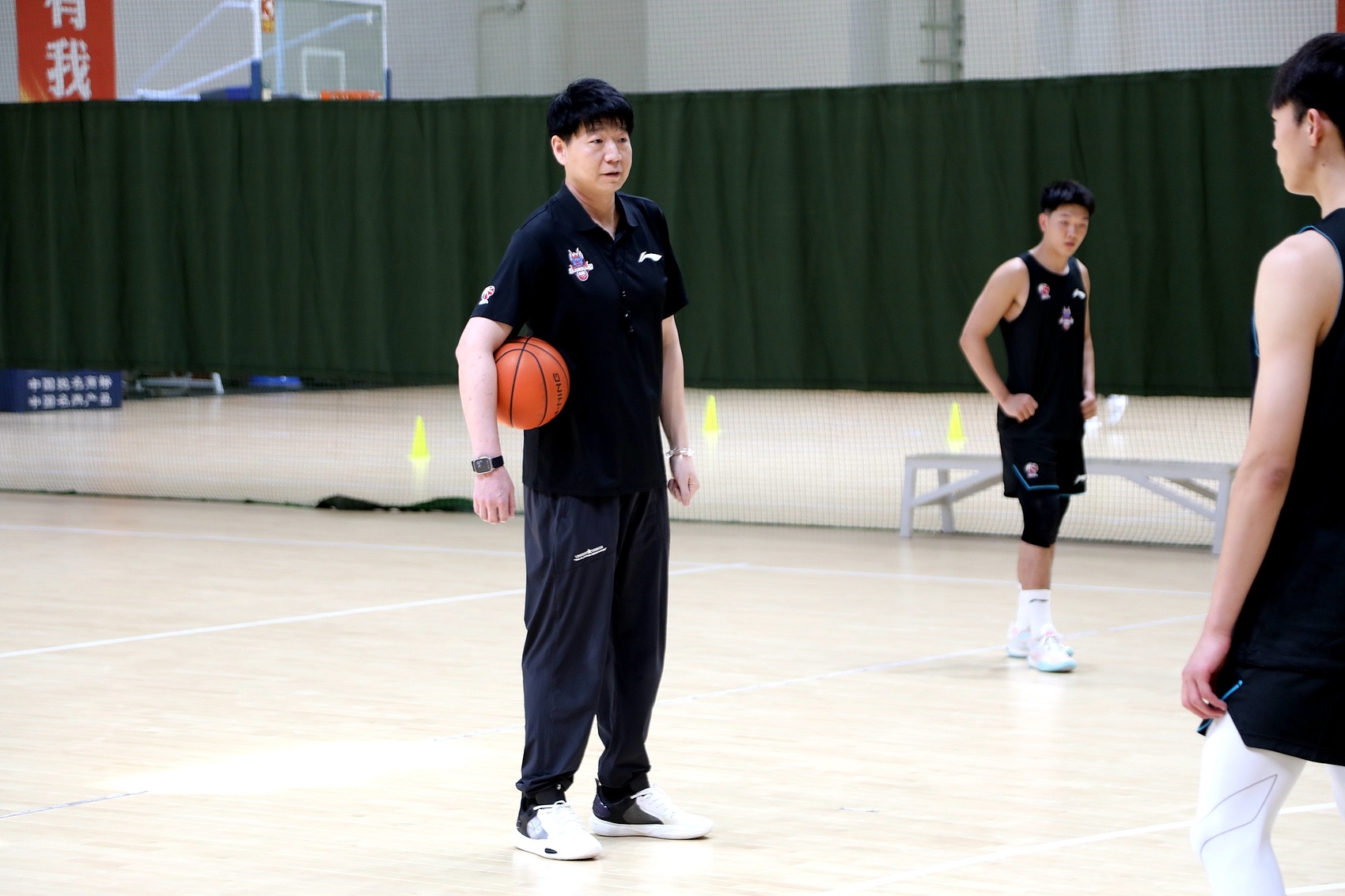  邱彪：全队通过防守赢下比赛 上半场失误多&对约瑟夫-杨防守不好