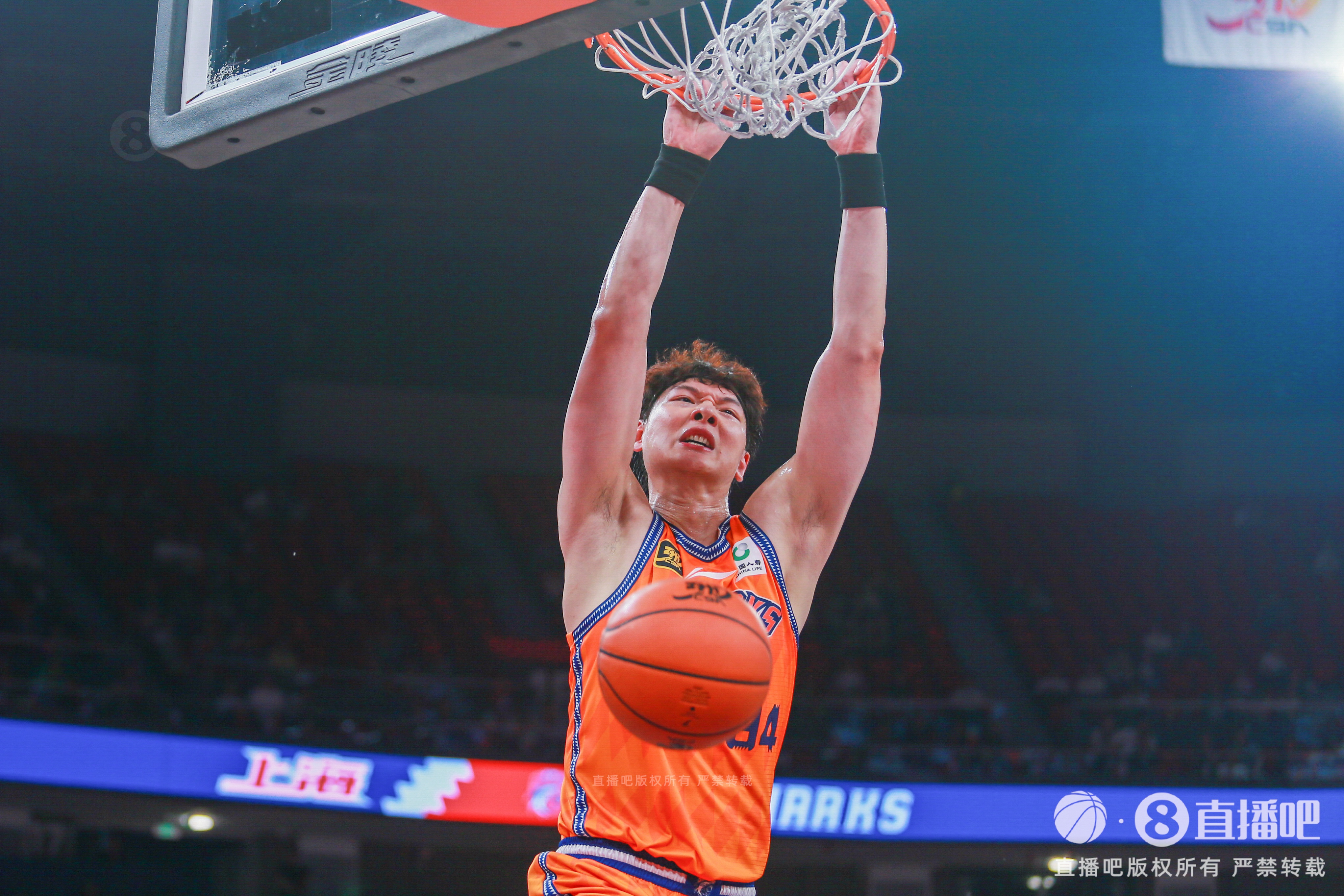  高效两双！王哲林19分钟8中6拿下17分10板4助 正负值+24