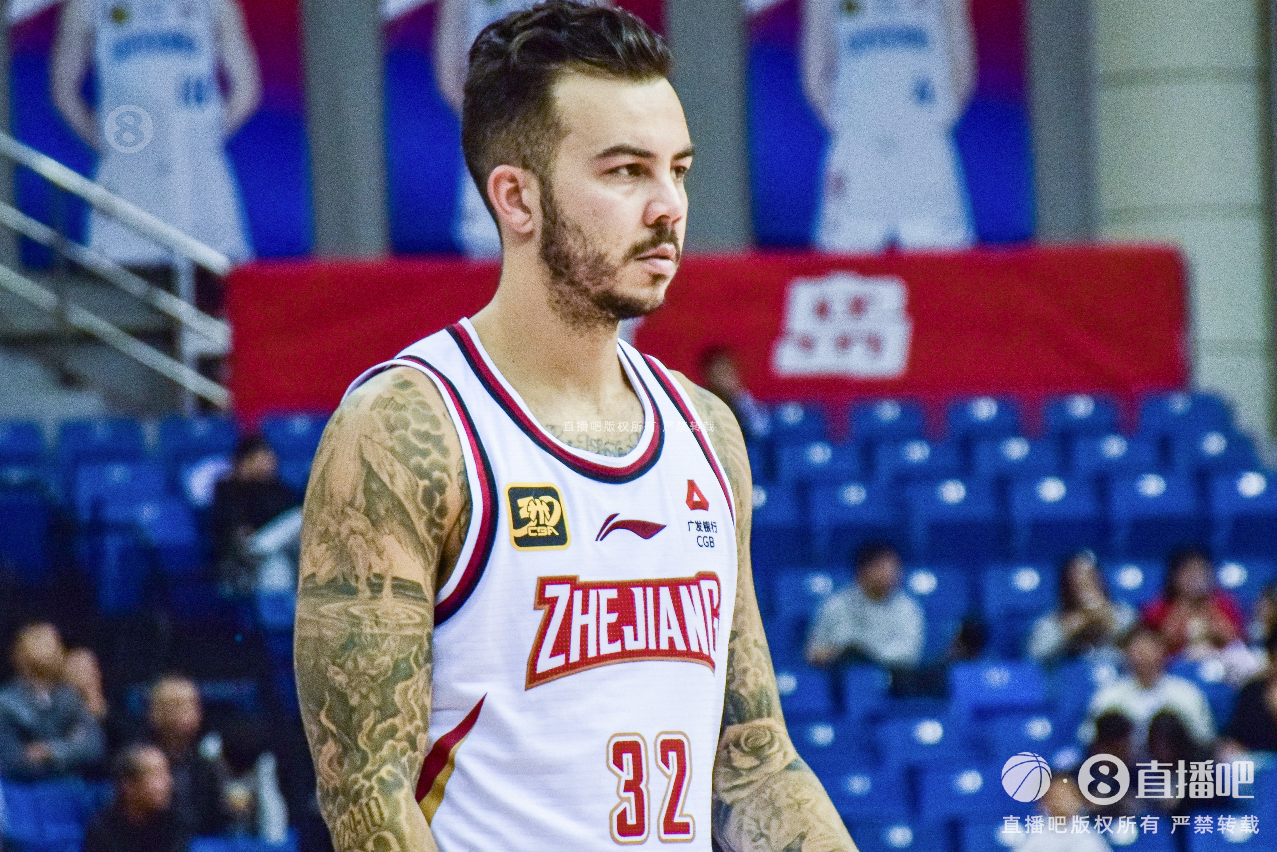  大小外援齐发挥！约克砍下35+11+12三双 琼斯26分12板3帽