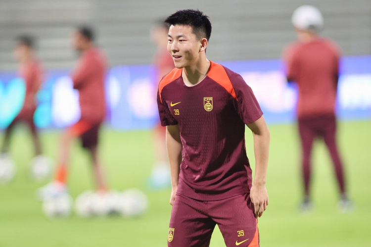  【王晓瑞独家】黄龙带走强龙！前国奥队长抵海口跟队浙江