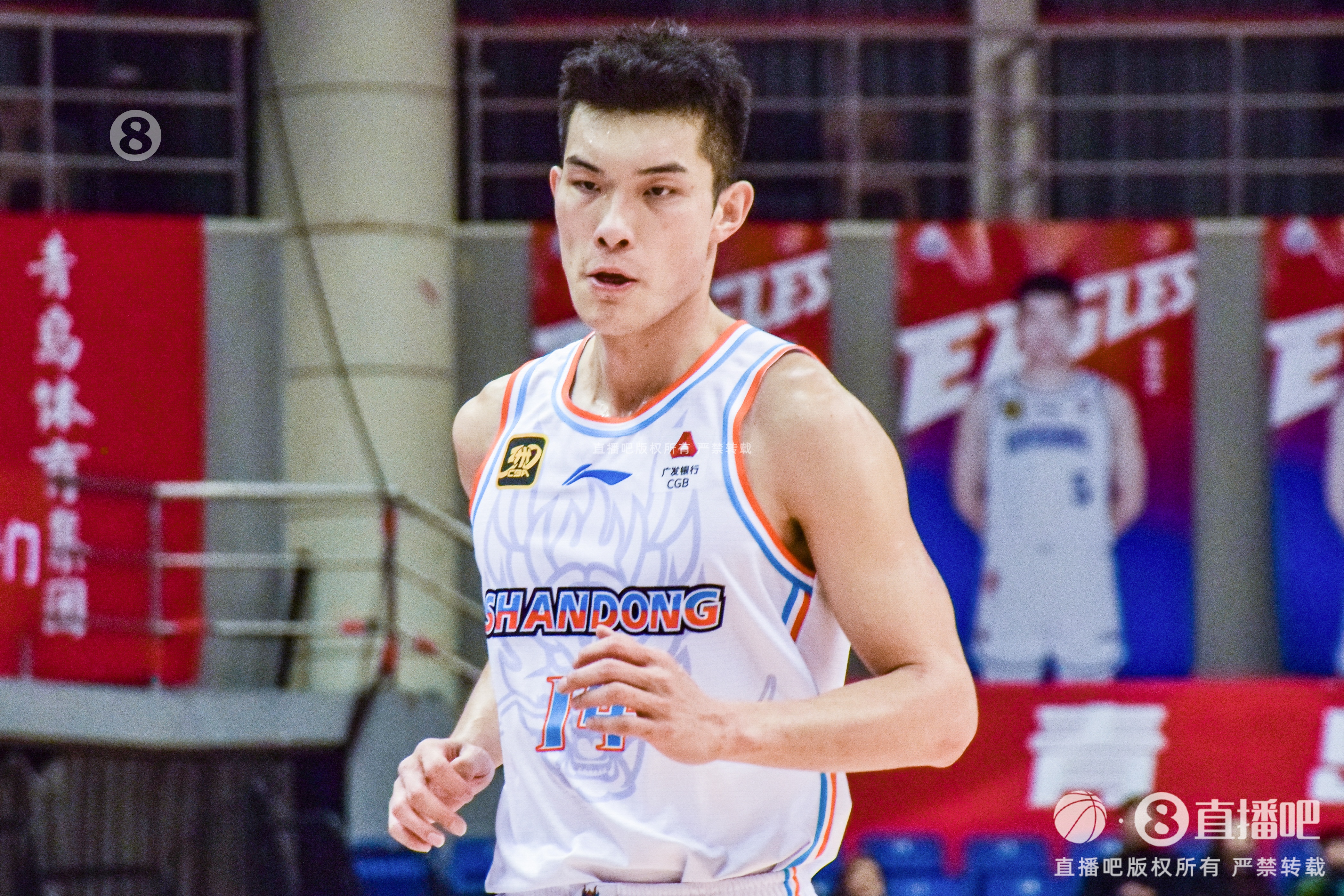  夏晓司：郭凯上轮手腕和腰部受伤 他今晚将缺战广东