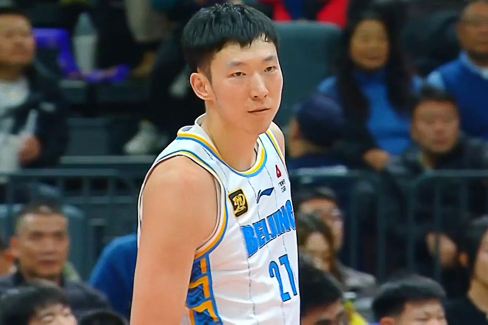  中规中矩！周琦8中4&罚球11中6 得到15分9篮板2助攻1抢断