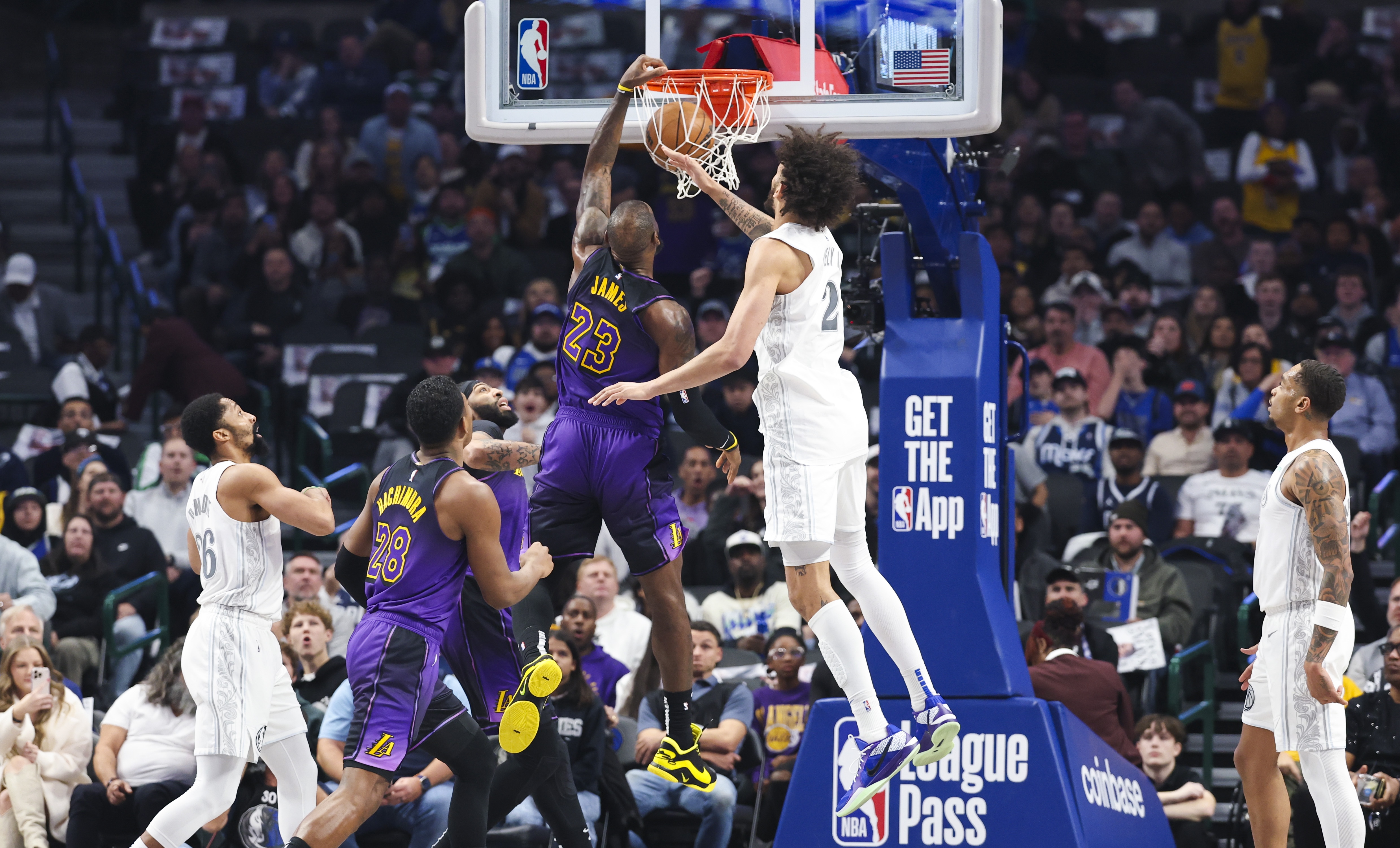  夸梅-布朗：詹姆斯让篮球这项运动变坏 NBA修改规则只为有利于他