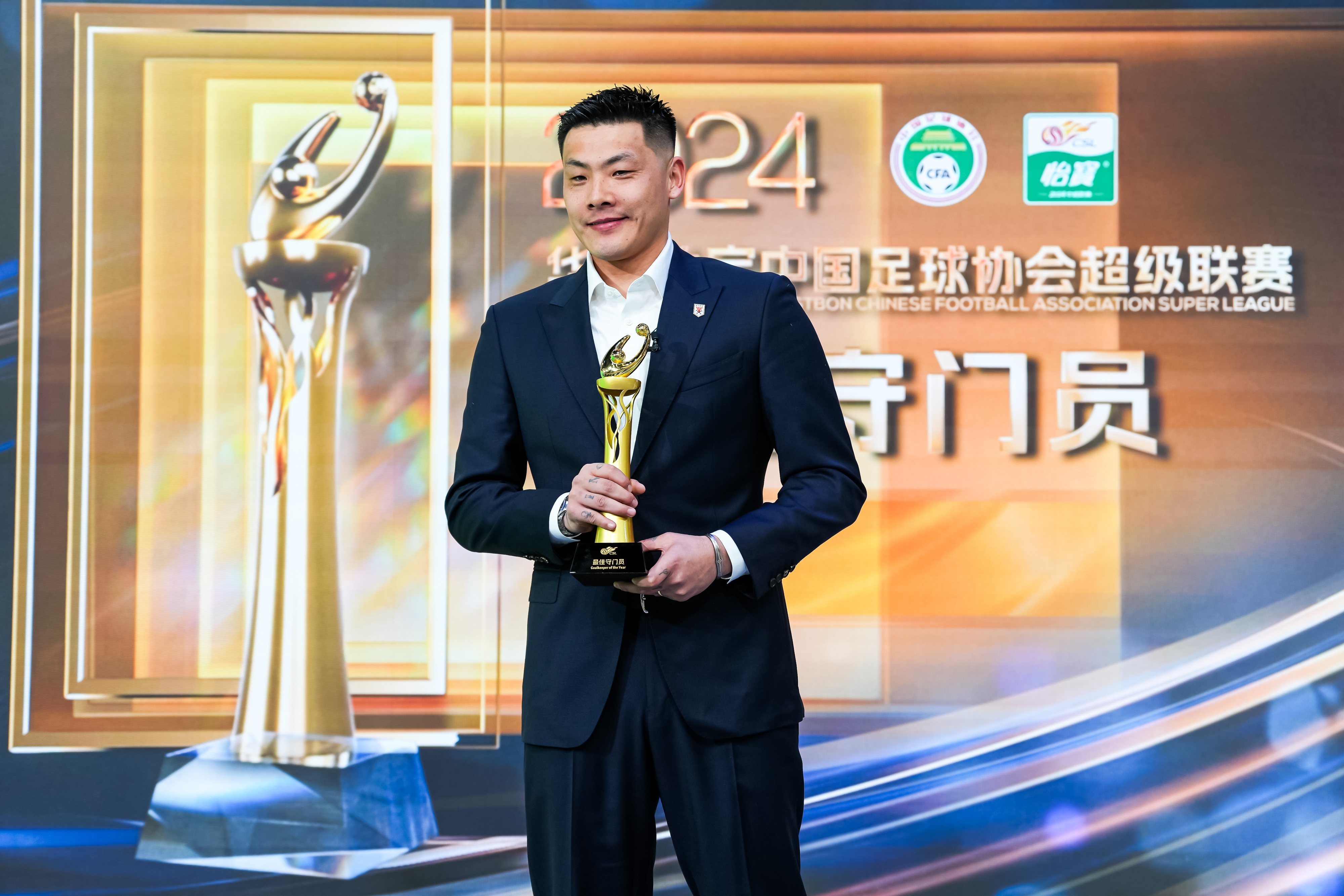  王大雷：保持状态的秘诀是少吃多练，希望下赛季能帮助球队更多