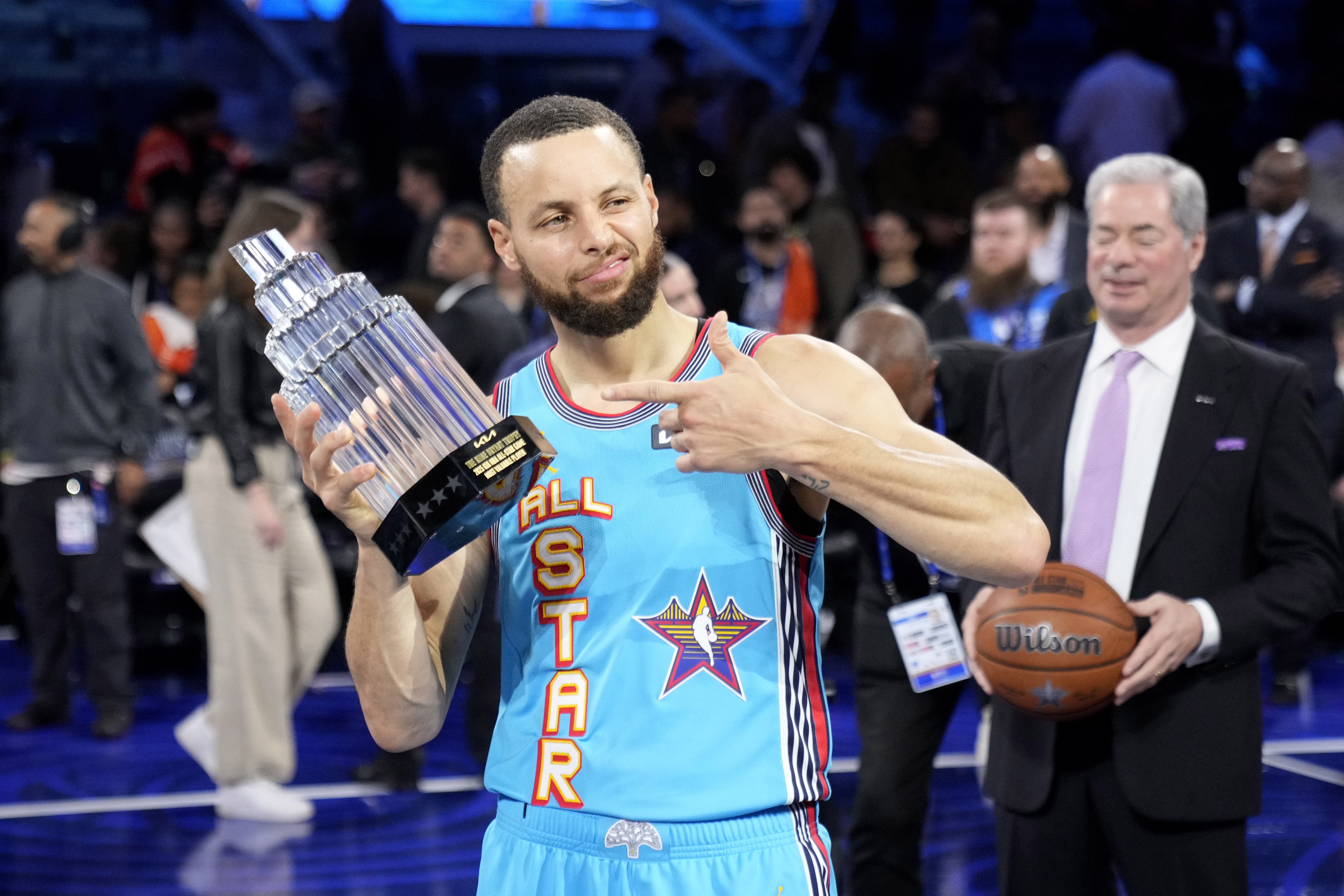  ‍库里12票当选全明星MVP！塔图姆和亚历山大各得1票